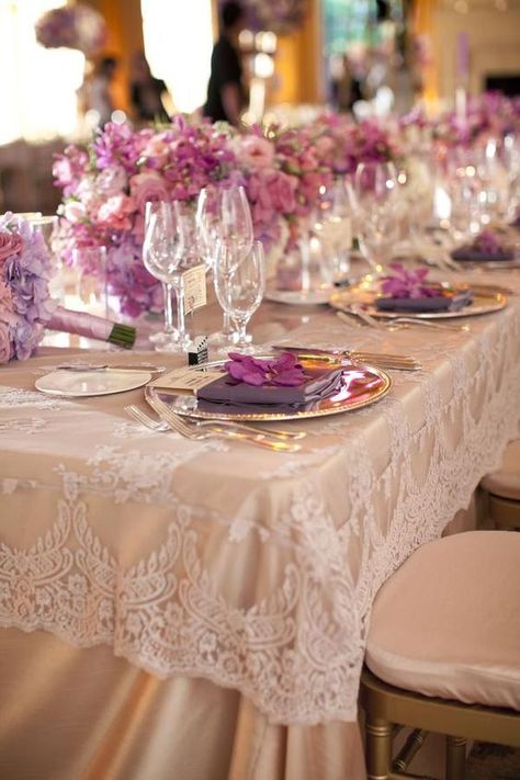 Glam Table, Wedding Colours, Rose Centerpieces, Lilac Wedding, Beautiful Table Settings, Lace Table, Long Table, Lavender Wedding, Wedding Chicks