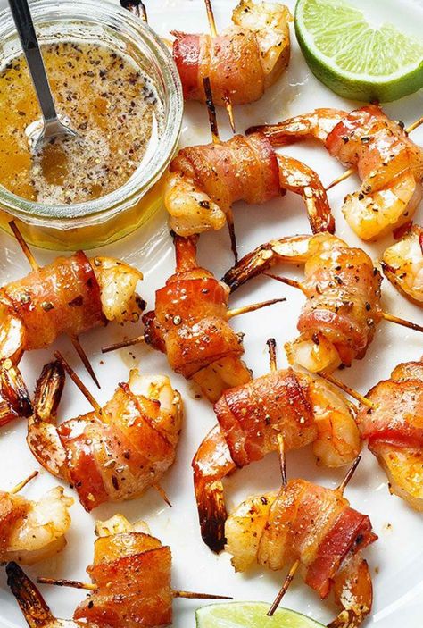 33 Non-Traditional Thanksgiving Dinner Recipe Ideas — Eatwell101 Bacon Pinwheels, Bacon Wrap Shrimp Recipes, Bacon Appetizer, Bacon Recipes Appetizers, Shrimp Food, Traditional Thanksgiving Dinner, Wrapped Shrimp, Bacon Wrapped Shrimp, Thanksgiving Appetizer Recipes