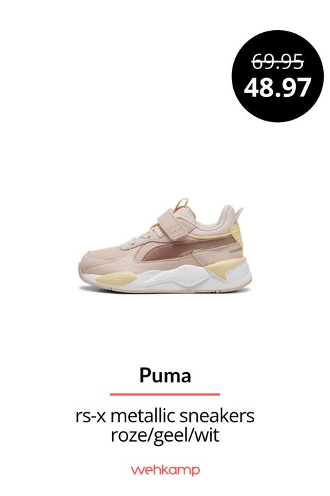 Deze sneaker voor zowel jongens als meisjes van Puma heeft een normale pasvorm en heeft een bovenwerk van suède. Het model is voorzien van een veter- met klittenbandsluiting en een platte zool. De sneaker heeft een voering van textiel.details van deze sneaker:stijlnaam: Puma RS-X Metallic