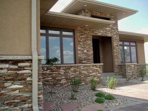 Stucco + stone! www.buechelstone.com Small Front Yard Landscaping Ideas, Veneer Stone, Stone Wall Design, Small Front Yard Landscaping, Small Front Yard, Landscape Stone, Building Stone, Stone Facade, Outdoor Stone