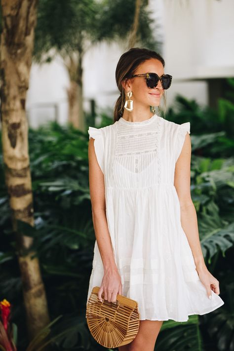 the perfect little white dress - Lauren Kay Sims Plain White Dress, Lauren Kay Sims, Edgy Dress, Hand Purse, Beautiful White Dresses, Little White Dress, Rehearsal Dinner Dresses, Bamboo Bag, Casual White Dress