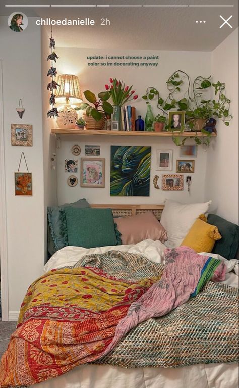 House Rooms Design, Clean Maximalist Bedroom, Dorm Room Designs Boho, Playhouse Renovation, Aesthetic Dorms, Eclectic Dorm Room, Earthy Dorm Room, Granola Dorm Room, Dorm Inspo Cozy