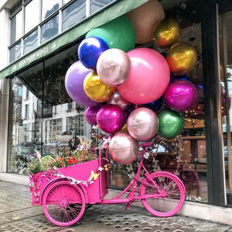 Orb Balloons, Pink Party Ideas, Balloon Store, Gift Shop Interiors, Deco Ballon, Bubblegum Balloons, Balloon Installation, Balloon Shop, Balloon Delivery