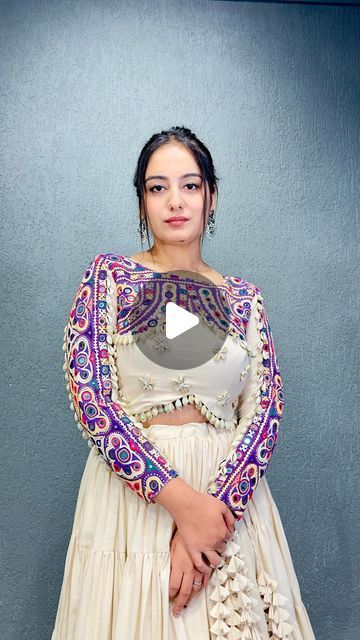 Latest Designer Dresses Indian Style, Kuch Work Blouse Designs, Navratri Blouse Pattern Latest, Navratri Chaniya Choli Latest, Navratri Blouse Designs, Garba Choli, Navratri Blouse, Choli Pattern, Full Sleeves Blouse Designs