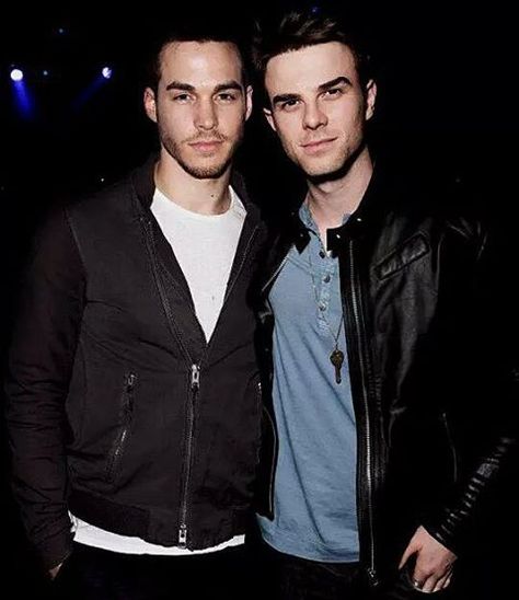 The Vampire Diaries ... Chris Wood and Nathaniel Buzolic as Kai Parker and Kol Mikaelson The Vampire Diaries Kai, Nathaniel Buzolic, Kai Parker, Kol Mikaelson, Vampire Diaries Guys, Vampire Diaries Wallpaper, Vampire Diaries Damon, Vampire Diaries Funny, Daniel Gillies