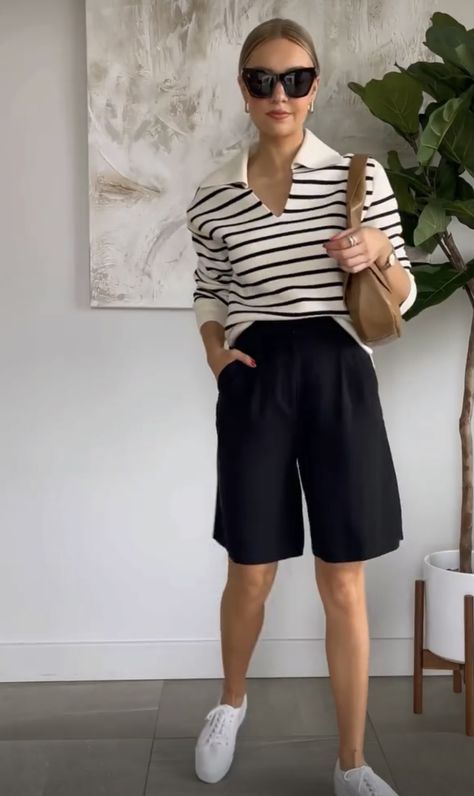 Work Shorts Outfit Business, Coastal Chic Style Clothes, Black Bermuda Shorts Outfit Summer, Lydia Tomlinson Summer, Shorts With Sneakers Outfits, Pants Sneakers Outfit, Black Bermuda Shorts Outfit, Look Bermuda, Moda Safari