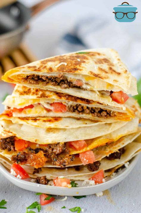 Taco Quesadillas - The Country Cook Quesadilla Maker Recipes, Taco Quesadillas, Taco Quesadilla, Quesadilla Recipes Beef, Tortilla Hack, Quesadilla Recipes Easy, Yummy Sandwiches, Taco Filling, Recipes Tiktok