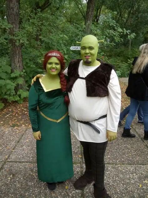 29 Cute Halloween Costume Ideas for Couples 2023 Shrek Costume Diy, Shrek And Fiona Costume, Mexican Halloween Costume, Fiona Costume, Shrek And Fiona, Shrek E Fiona, Cute Halloween Costume Ideas, Fiona Y Shrek, Cool Couple Halloween Costumes