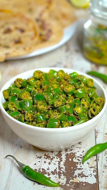 New Dishes Recipes Indian, India Recipes Easy, Bread Snacks Indian, Mirchi Recipes, Pickles Recipes Indian, Green Chutney Recipe India, Green Chatni Recipe, Pickel Recipe, Sabzi Recipe Indian Foods