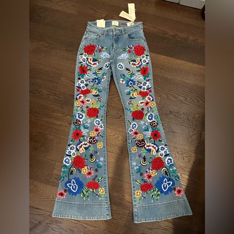 Beautiful Alice And Olivia Embroidered Bell Bottom Jeans. New With Tags, Never Been Worn. Size 26 Weird Jeans, Patching Jeans, How To Patch Jeans, Clothes Painting, Hippie Jeans, Patched Denim Jeans, Respect Life, Barbie Wardrobe, Upcycled Clothes