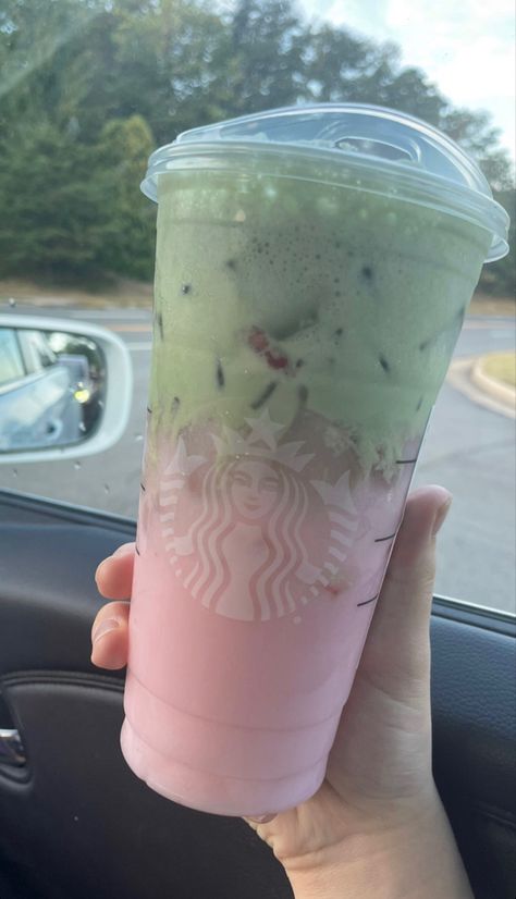 Pink Drink With Matcha Cold Foam, Pink Drink With Matcha, Matcha Cold Foam, Matcha Starbucks, Pink Matcha, Mojito Strawberry, Starbucks Matcha, Drink Recipies, Matcha Aesthetic