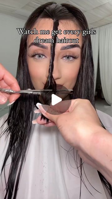 makeuptutorials on Instagram: "Save this for your next haircut 💇‍♀️ 

by @youngcouture_" Diy Haircut At Home Step By Step, Haircut At Home For Women, Diy Haircut At Home, Healthy Haircut, At Home Haircut, Haircut At Home, Growing Out Hair, Diy Haircut, Middle Parts