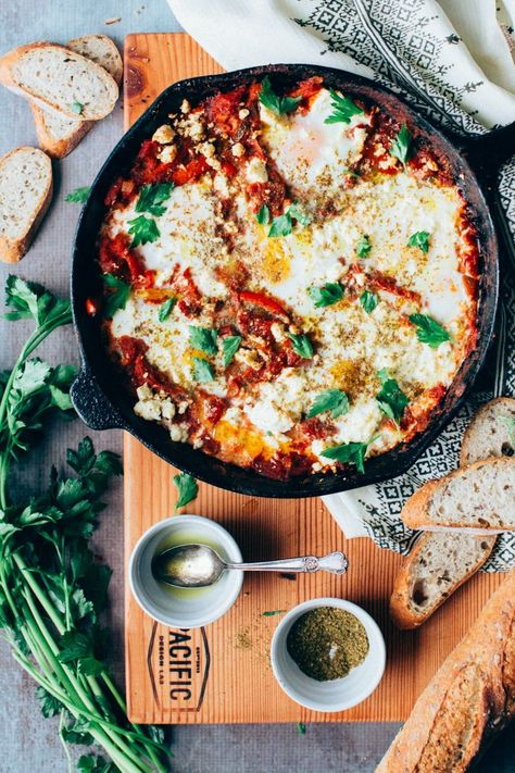 Eggs In Tomato Sauce, Shakshuka Recipes, Breakfast Specials, Spicy Tomato Sauce, Baked Eggs, Durban, Egg Recipes, Mediterranean Recipes, Brunch Recipes