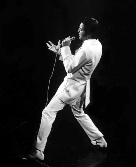 Elvis Presley -  If I Can Dream from the Elvis 68 Comeback Special.  I love this song! Elvis Presley Records, 68 Comeback Special, Elvis 68 Comeback Special, If I Can Dream, Nbc Tv, King Of Music, Elvis Presley Photos, Jimmy Carter, Lisa Marie Presley