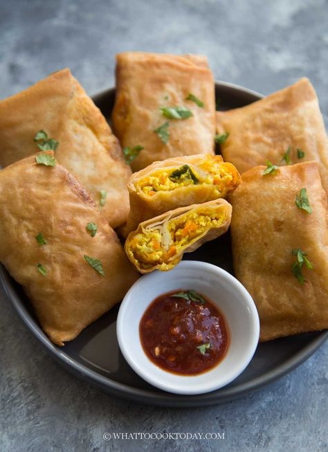 Easy Egg and Tofu Pancakes (Martabak Tahu Telur) Samosa Dough Recipe, Samosa Photography, Samosa Filling Recipe, Vegetable Samosa Recipe, Samosa Chaat Recipe, Samosa Dough, Cheese Samosa, Samosa Filling, Samosa Recipes