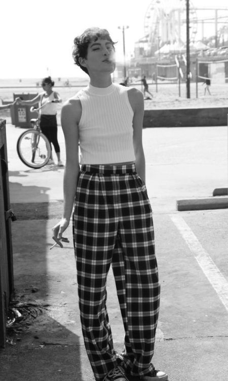 90s Androgyny, Check Pants Women, Tar Style, Women Wearing Mens Clothes, Checkered Clothing, Women Menswear, 90s Trousers, Heather Kemesky, 90s Fashion Summer