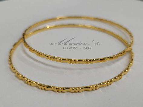 Simple Gold Bangle, Plain Gold Bangles, Gold Jewelry Prom, Gold Bangles Indian, Ruby Bangles, Jewelry Prom, Hand Chain Jewelry, Gold Bracelet Simple, Delicate Gold Jewelry