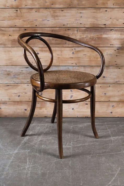 Thonet Chair #9139 - Retrouvius Thonet Chair, Perfect Circle, Bentwood Chairs, Large Baskets, A Perfect Circle, Leather Sofa, The Back, Improve Yourself, Furniture Design