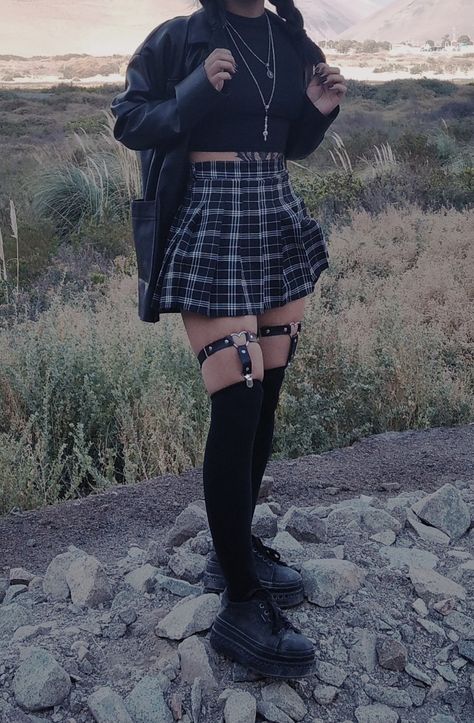 Bad Girl Clothes, Alt Style Outfit, Girly Goth, Goth Outfit Inspo, Skirt Outfits Aesthetic, Punk Style Outfits, Sleep Token, Alt Style, Downtown Outfits