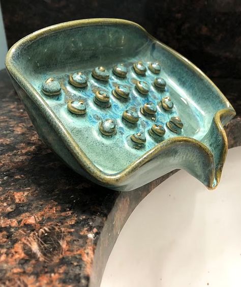 This functional, stylish self draining soap dish is designed to drain soap scum right into your sink or tub. Draining Soap Dish, Beginner Pottery, Green Soap, Wheel Thrown Ceramics, Verde Salvia, Ceramic Soap Dish, Cerámica Ideas, Pottery Handbuilding, Diy Ceramic