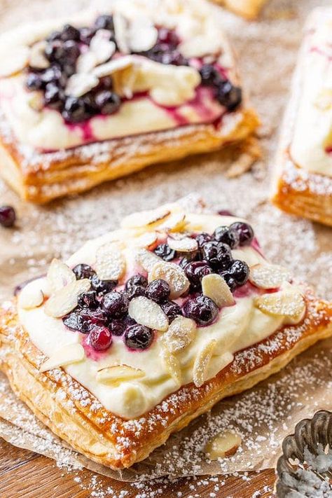 No Flour Dessert Recipes, Lemon Puff Pastry Recipes, Easter Pastries, Puff Pastry Tarts, Using Puff Pastry, Kue Macaroon, Puff Pastry Desserts, Puff Pastry Tart, Pie Pops