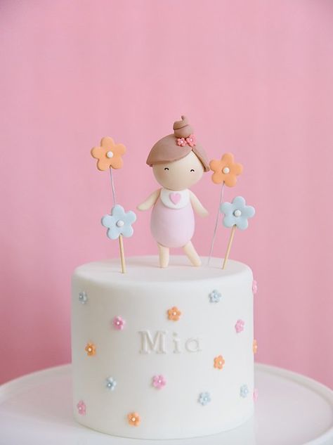 First birthday cake -baby girl figurine & flower design ma… | Flickr Flower Birthday Cake Kids, 1st Birthday Girl Cake Ideas, 1st Birthday Cake Girl, First Bday Cake, Baby 1st Birthday Cake, Girls First Birthday Cake, Cake Designs For Girl, Cake Designs For Kids