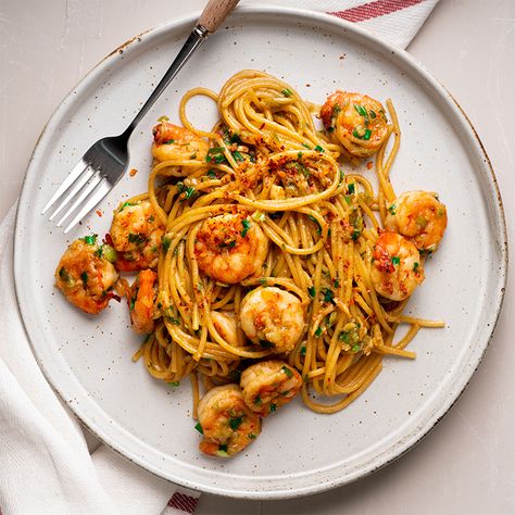 Garlic Prawn Spaghetti - Marion's Kitchen - Really Good! - Changes that I did - Used Bucatini pasta which was absolutely wonderful. Used only 1/4 of the pasta water - Need to add more - have the pasta ready before cooking the shrimp to prevent from over cooking the shrimp. Prawn Aesthetics, Spicy Prawn Pasta, Prawn Pasta Recipes, Whitebait Fritters, Marion Kitchen, Garlic Prawn Pasta, Prawn Spaghetti, Garlic Prawn, Prawn Pasta