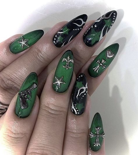 Green Gothic Nails, Dark Green And Black Nails, Gothic Nails Short, Short Gothic Nails, Trendy Nails Ideas, Nails Gothic, Gothic Nails, Goth Nails, Dark Colours