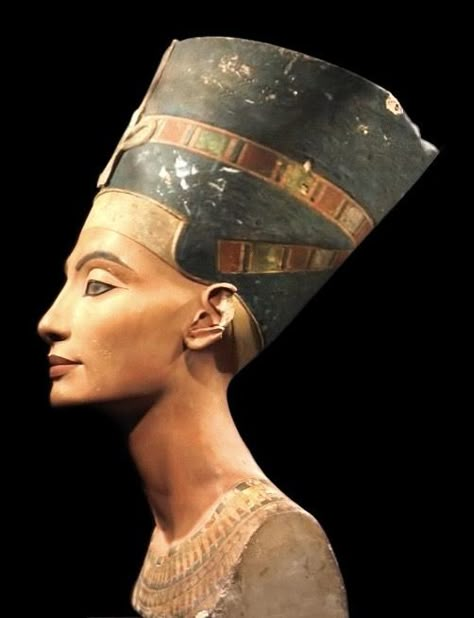 Nefertiti Art, Cool Pictures To Draw, Art Bizarre, Comedy Tragedy Masks, Kemet Egypt, Egyptian Motifs, Heron Art, Ancient Kingdom, Ancient Egypt Art