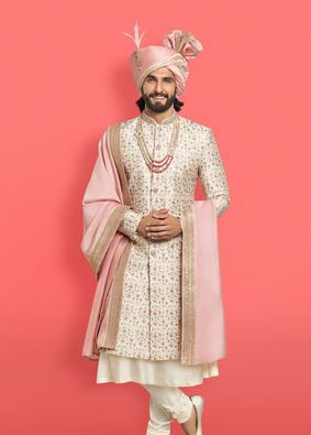 Sharewani For Men Wedding Indian Groom, Pastel Sherwani For Groom, Cream Sherwani Grooms, Wedding Outfit For Groom Indian, Serwani Pose, Sherwani Photography, Dulha Sherwani Wedding For Men, Indian Wedding Groom Outfits, Shervani Latest Design