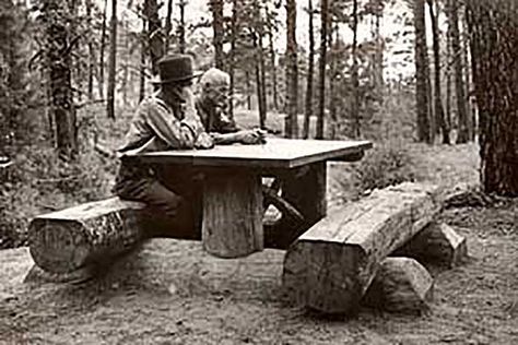 Log Picnic Table My Hood National Park Log Tables, Outdoor Living Kitchen, Diy Picnic Table, Tree Stump Table, Log Table, Rustic Log Furniture, Tree Furniture, Landscape Structure, Off Grid Cabin