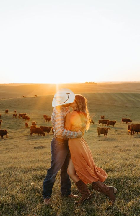 Ranch Photoshoot Couple, Western Couple Pictures With Dog, Engagement Photos With Cattle, Engagement Photo Hair Ideas, Cow Engagement Pictures, Western Fall Outfits Women, Cows Photoshoot, Engagement Photos With Cows, Farm Photoshoot Ideas Couple