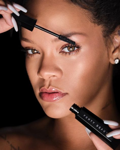 FENTY BEAUTY BY RIHANNA on Instagram: “Live, l@$h, luvvv #HELLATHICC Volumizing Mascara 👀🖤 Get your lashes on @badgalriri's level at fentybeauty.com, @ultabeauty, @sephora…” Fenty Rihanna, Rihanna Fenty Beauty, Rihanna News, Kylie Lip Kit, Rihanna Riri, Rihanna Style, Vogue Beauty, Cruelty Free Brands, Asap Rocky