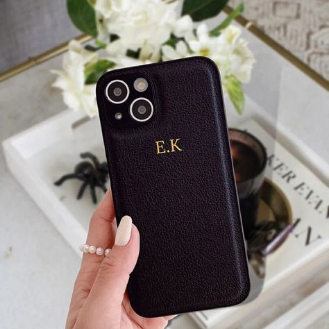 Personalized and monogrammed leather phone case for bridesmaid gift idea Custom Leather Phone Case, Bridesmaid Diy, Iphone Case Collection, Leather Makeup Bag, Iphone 1, Letter Gifts, Apple Watch Models, Personalized Phone Cases, Monogrammed Leather