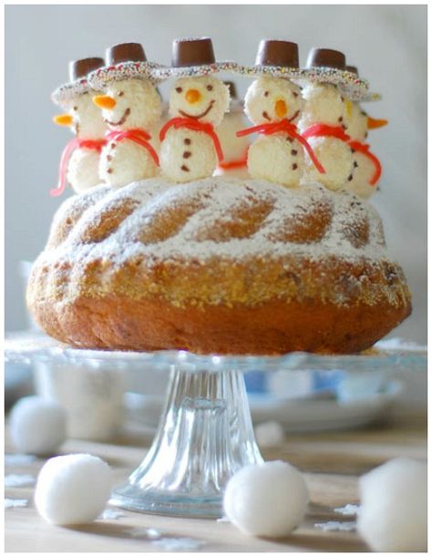 Snowman cake Southern Holiday Recipes, Carrot Bundt Cake, Schnee Party, Vegetarian Holiday Recipes, Birthday 21, Holiday Baking Recipes, Holiday Party Foods, Holiday Cakes, Cake Decorating Supplies