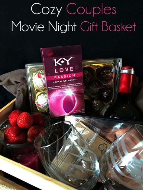 Vacation Gift Basket, Couples Movie Night, Date Night Basket, Boyfriend Date, Movie Basket Gift, Movie Night Basket, Basket Ideas For Boyfriend, Movie Night Gift Basket, Movie Night Gift