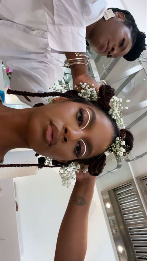 Wedding Crown Black Women, Flower Hairstyles Black Women, Braids With Flowers Black Women, Flowers In Locs, Black Princess Hairstyles, Curly Wedding Hairstyles For Black Women, Formal Natural Hair Black Women, Formal Hairstyles For Black Women, Braid Photography