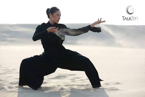 Martial Arts Photography, Kung Fu Martial Arts, Shaolin Kung Fu, Chi Kung, Tai Chi Chuan, Pencak Silat, Martial Arts Techniques, Ju Jitsu, Martial Arts Women