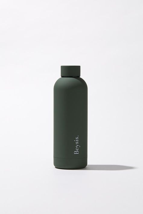 Beysis Double walled stainless steel. Featuring a terracotta finish and a sturdy, double-walled 18/8 stainless steel design, the Beysis water bottle keeps liquids cold for 24 hours and hot for 12 hours. Leakproof and BPA free, our stylish bottle blends fashion with function to help hit your hydration goals. COLORS Terr Stylish Water Bottles, Trendy Water Bottles, Fancy Food, Water Bottle Design, Insulated Stainless Steel Water Bottle, Cool Gadgets To Buy, Cute Little Things, Stainless Steel Bottle, Steel Design