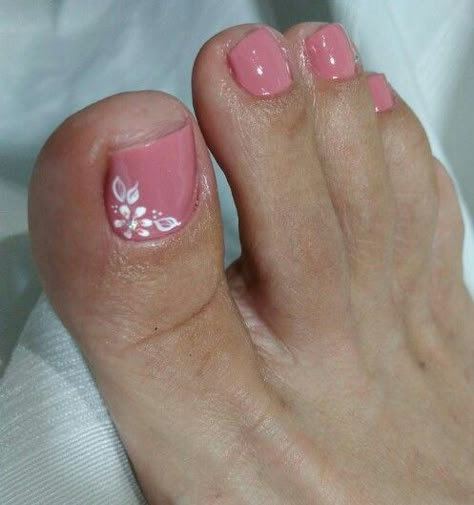 Pink Floral Pedicure, Pink Pedicure With Design, Pedicure Flowers Toenails, Flower Design Pedicure, Pink Toes With Flower Design, Hawaiian Pedicure Ideas, Pink Toenails With Design, Floral Pedicure Designs, French Tip Toes With Flower Design