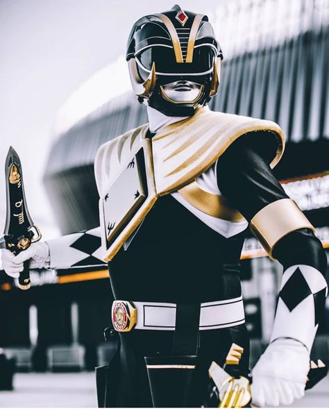 Azael Garcia Salas / Mr. Azlo on Instagram: “Legendary Mastodon Black Ranger helmet, made by us, thank you so much to my friend @jedi.ninja.ranger for sharing our work.…” Mmpr Black Ranger, Power Rangers Black Ranger, Black Power Ranger, Power Rangers Pictures, Power Ranger Black, Dino Rangers, Green Power Ranger, Black Ranger, Power Rangers Megazord