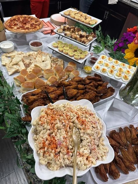 Bbq Buffet Wedding, Wedding Bbq Buffet, Bridal Party Brunch, Food Truck Food Ideas, Truck Food Ideas, Navy Blue Quinceanera, Navy Blue Quinceanera Dresses, Hosting Party Ideas, Cute Boards