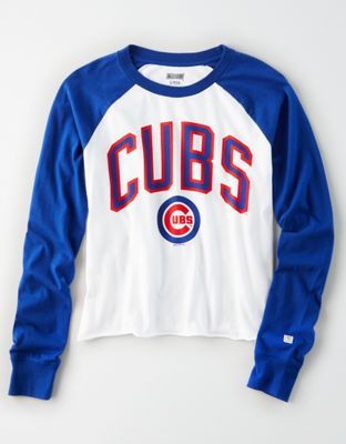 Cubs Game Outfit Women, Cubs Game Outfit, Chicago Cubs Outfit, Chicago Women, Tailgate Shirt, Chicago Cubs Baseball, Retro Baseball, School Spirit Shirts, Classy Winter Outfits