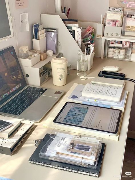 Work Desks, Studera Motivation, Study Desk Decor, Study Organization, Study Room Decor, Workspace Inspiration, Study Space, School Study Tips, Study Motivation Inspiration