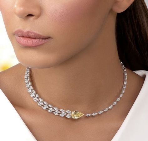 Contemporary Bridal Jewellery, Bridal Diamond Necklace, Neck Pieces Jewelry, Bridal Jewelry Vintage, Diamond Necklace Designs, Small Necklace, Diamond Necklace Set, Gold Rings Fashion, Diamond Jewelry Necklace