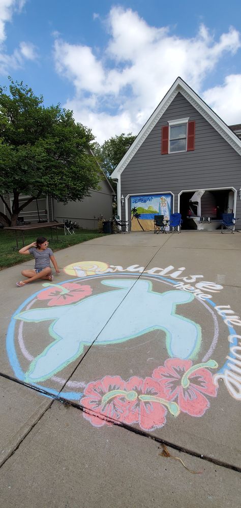 Chalk Aesthetic Sidewalk, Summer Sidewalk Chalk Art Ideas, Beach Chalk Art, Chalk Driveway Ideas, Chalk Art Preppy, Summer Sidewalk Chalk Art, Ocean Chalk Art, Chalk Art Beach, Summer Chalk Ideas