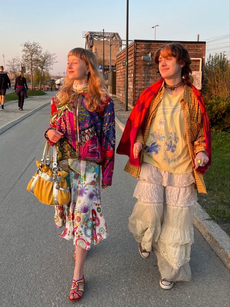 Eclectic Layered Fashion, Weird Cute Outfits, Masc Maximalism, Weird Cool Outfits, 80s Maximalism Fashion, Outfit Inspo Maximalist, Colorful Eclectic Fashion, Maximalism Style Fashion, Boho Maximalism Outfits