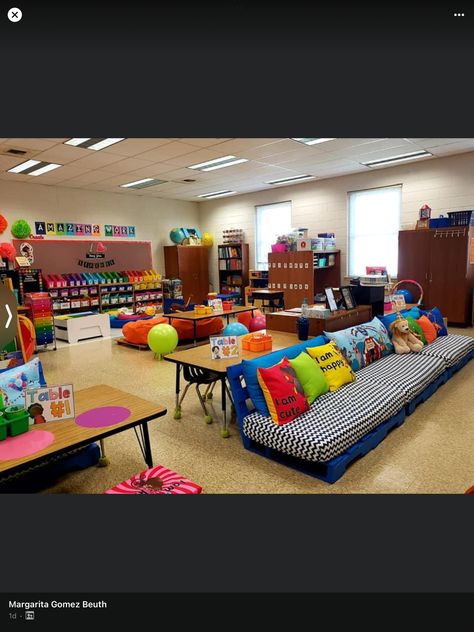 Classroom With Couch, Couch In Classroom, Classroom Couch, Classroom Flexible Seating, Steam Lab, Flexible Seating Classroom, Table Behind Couch, Lab Ideas, Colorful Classroom