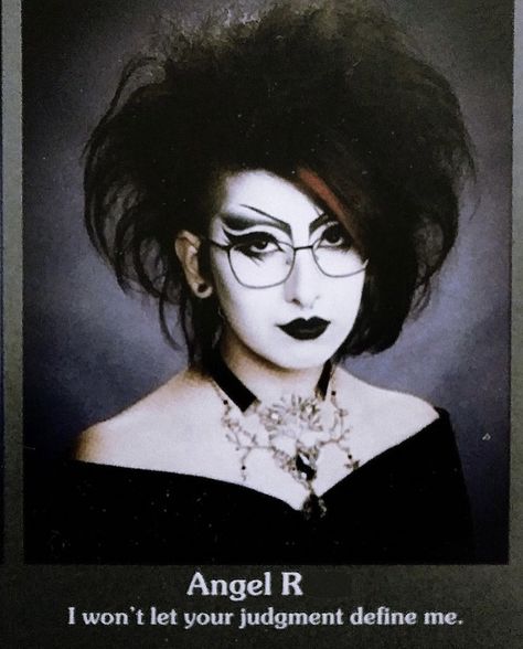 Traditional Goth Aesthetic, Goth Makeup Traditional, Tradgoth Hair, Tradgoth Makeup 80s, Trad Goth Makeup Ideas, Tradgoth Aesthetic, 80s Goth Hair, Trad Goth Hair, 80s Punk Makeup