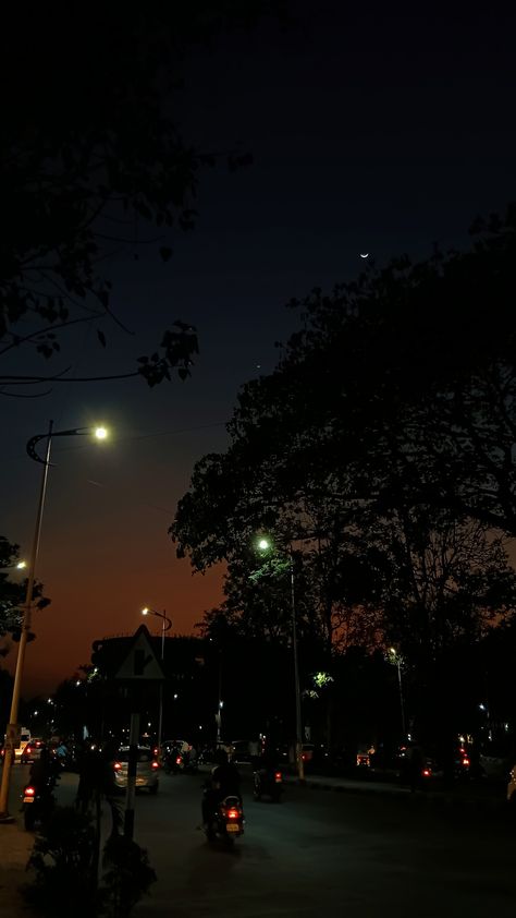 Night Walking Aesthetic, Naruto Drawings Easy, Bangalore City, Night Sky Photography, Dark Nature Aesthetic, Sky Pictures, Night Scenery, Dslr Background Images, Moon Photography